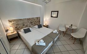 Valente Rooms Kythira